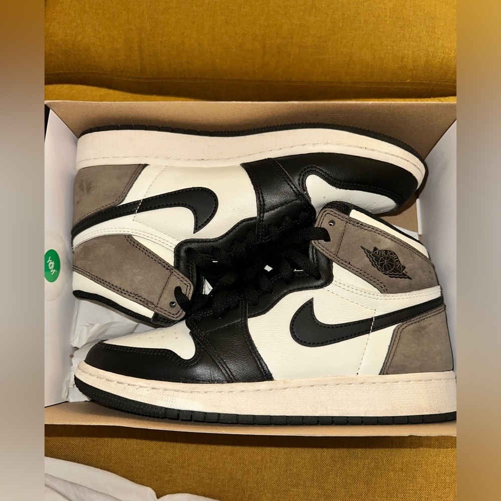 Air Jordan 1 Retro High OG Dark Mocha